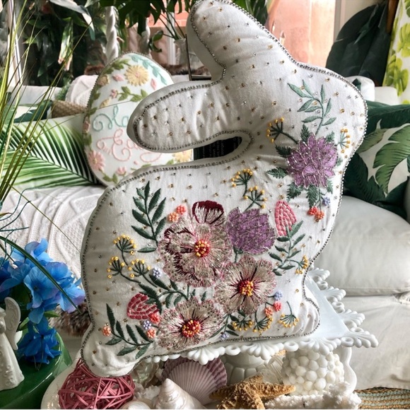 NWT! Gorgeous Beaded Embroidered Easter Bunny Pillow - Picture 1 of 7